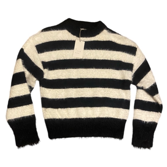 NWT Size XS Woman’s top Long Sleeve Sweater. Feels so warm and cozy. Soft! - Picture 3 of 5